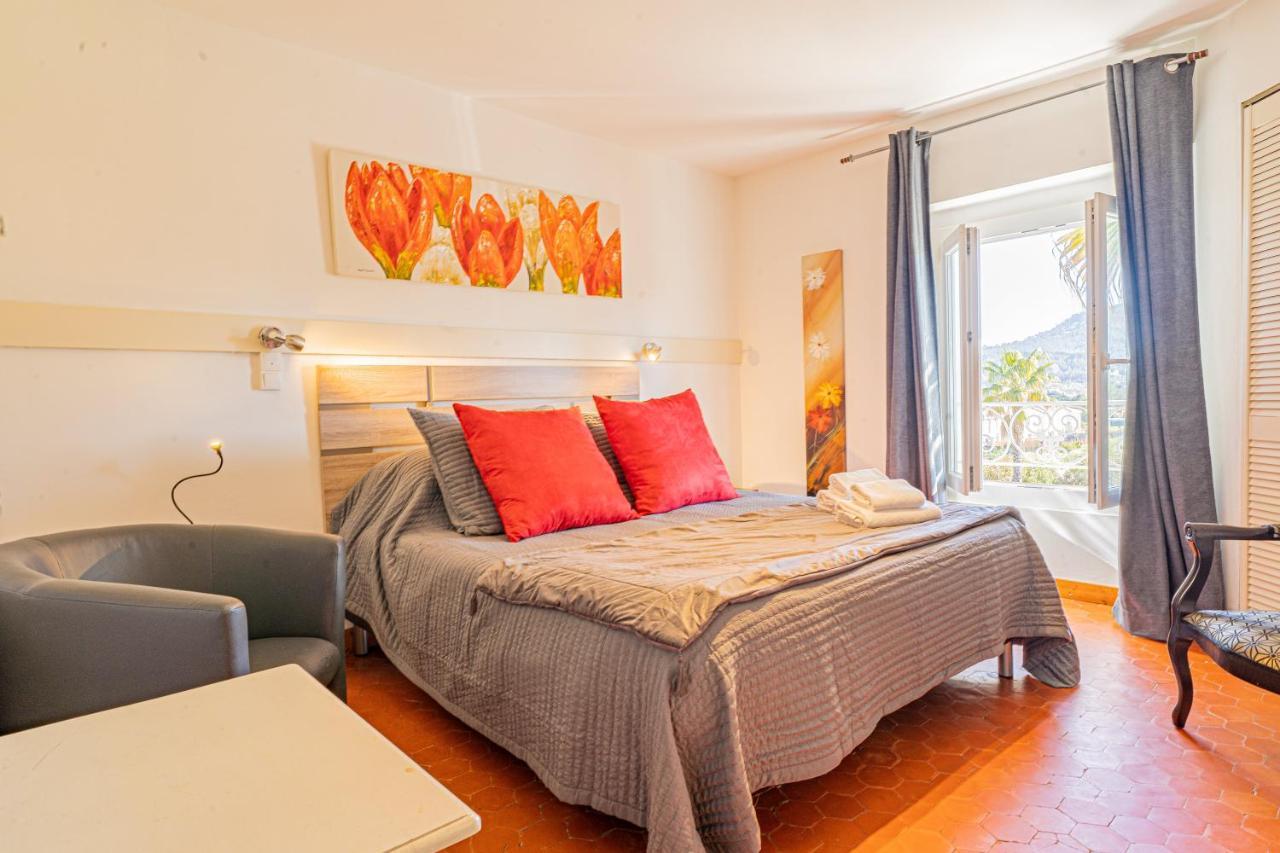 Bed and Breakfast Domaine De L'Aufrene Йер Экстерьер фото
