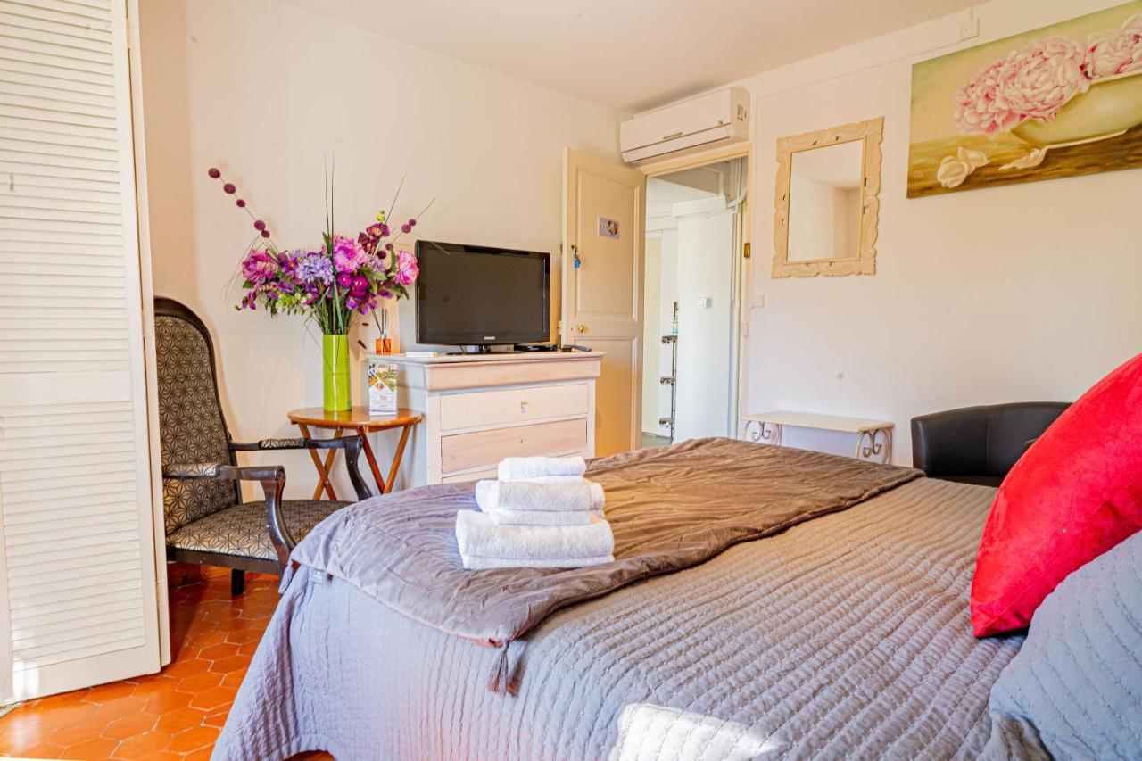 Bed and Breakfast Domaine De L'Aufrene Йер Экстерьер фото